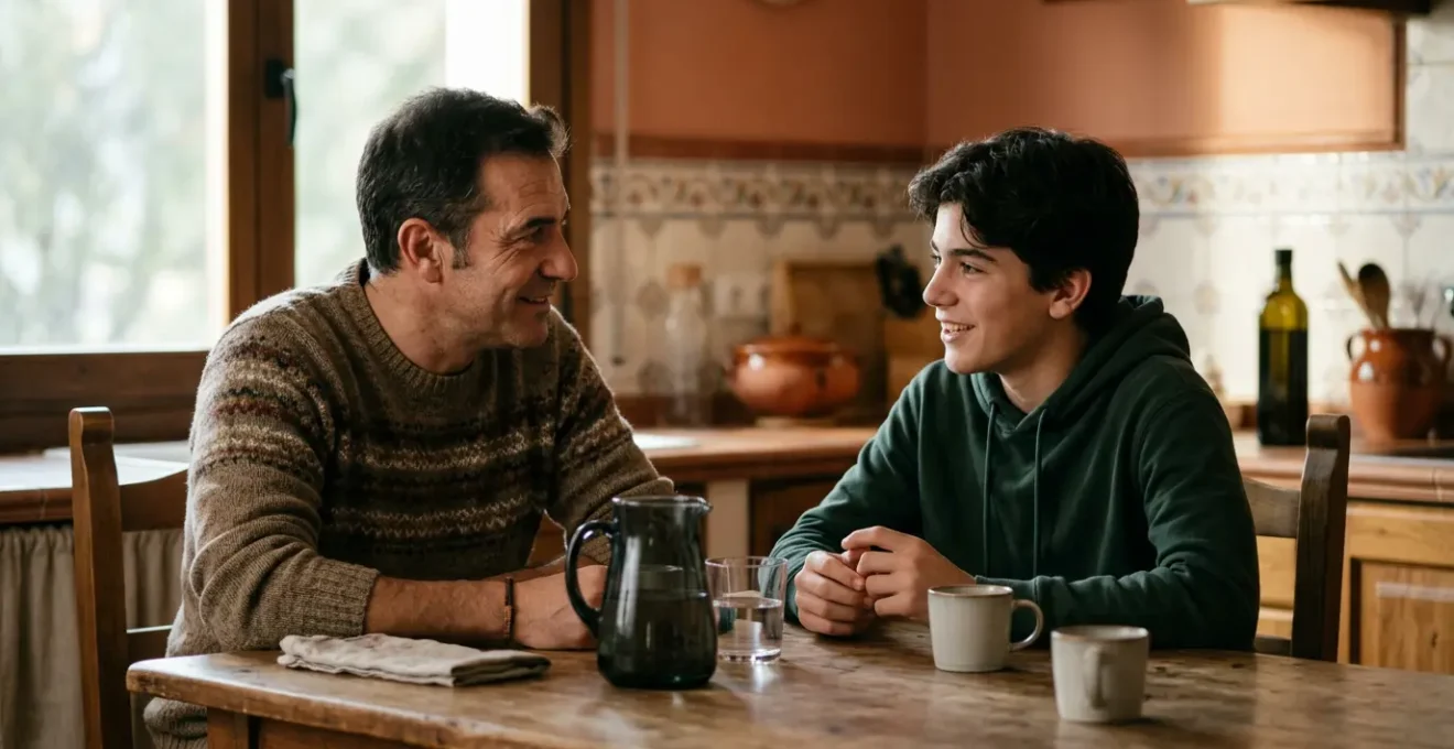 Padre e hijo adolescente dialogando en un entorno familiar relajado en España